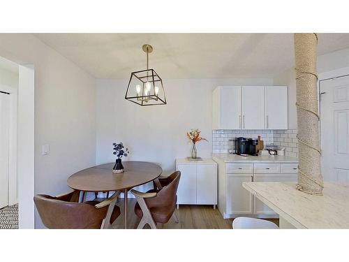 105-2212 34 Avenue Sw, Calgary, AB - Indoor Photo Showing Dining Room