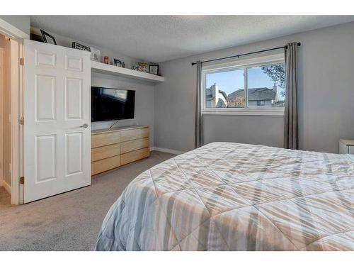 6560 Martingrove Drive Ne, Calgary, AB - Indoor Photo Showing Bedroom