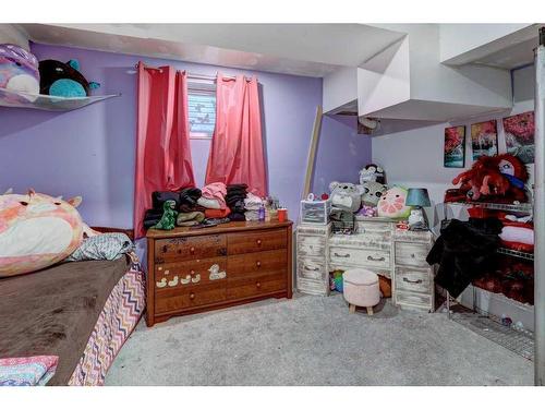 6560 Martingrove Drive Ne, Calgary, AB - Indoor Photo Showing Bedroom