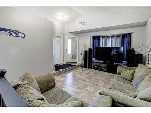 6560 Martingrove Drive Ne, Calgary, AB - Indoor Photo Showing Living Room