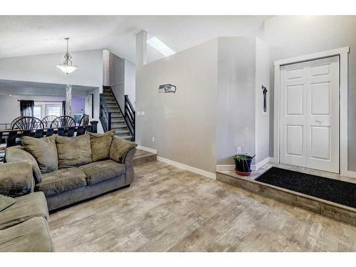 6560 Martingrove Drive Ne, Calgary, AB - Indoor Photo Showing Living Room