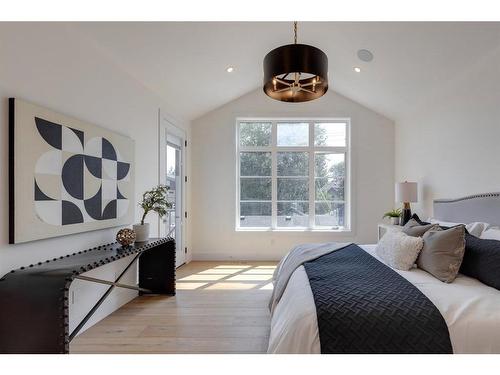 1635 Bowness Road Nw, Calgary, AB - Indoor Photo Showing Bedroom