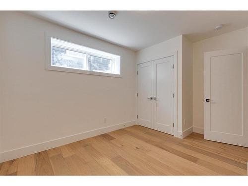 1635 Bowness Road Nw, Calgary, AB - Indoor Photo Showing Other Room