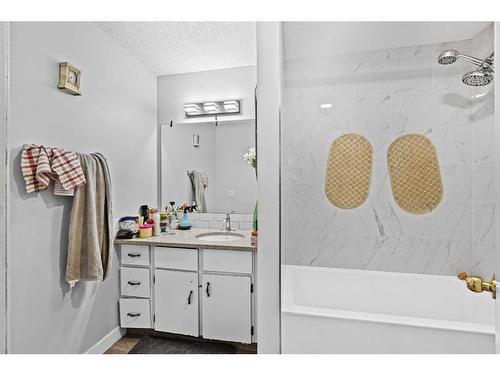 42 Templeby Way Ne, Calgary, AB - Indoor Photo Showing Bathroom