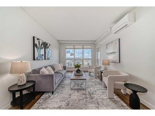 1107-8710 Horton Road, Calgary, AB - Indoor Photo Showing Living Room