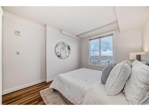 1107-8710 Horton Road, Calgary, AB - Indoor Photo Showing Bedroom