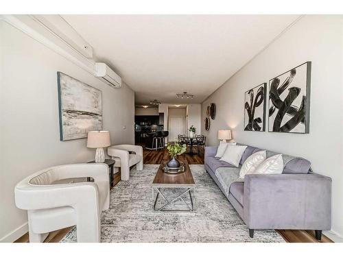 1107-8710 Horton Road, Calgary, AB - Indoor Photo Showing Living Room