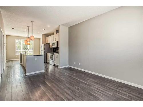 688 Copperpond Boulevard Se, Calgary, AB - Indoor Photo Showing Kitchen