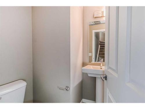 688 Copperpond Boulevard Se, Calgary, AB - Indoor Photo Showing Bathroom