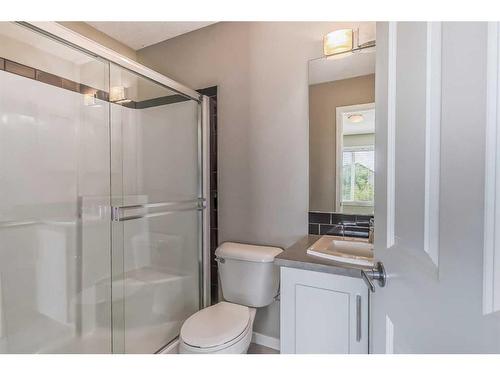 688 Copperpond Boulevard Se, Calgary, AB - Indoor Photo Showing Bathroom