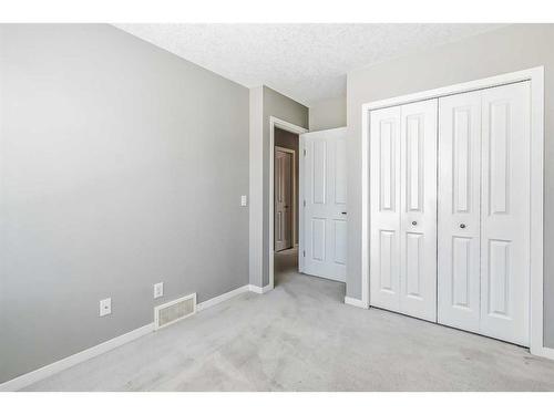 688 Copperpond Boulevard Se, Calgary, AB - Indoor