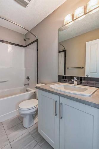 688 Copperpond Boulevard Se, Calgary, AB - Indoor Photo Showing Bathroom