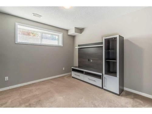 688 Copperpond Boulevard Se, Calgary, AB - Indoor Photo Showing Other Room