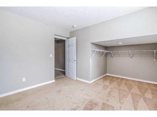 688 Copperpond Boulevard Se, Calgary, AB - Indoor