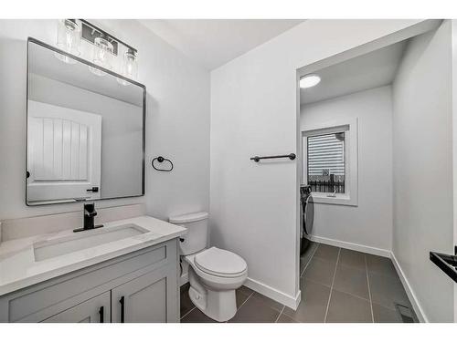 35 Mckinley Road Se, Calgary, AB - Indoor Photo Showing Bathroom