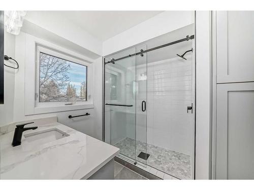 35 Mckinley Road Se, Calgary, AB - Indoor