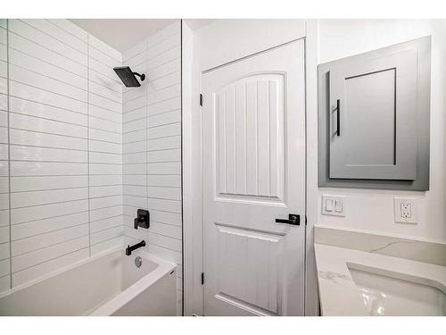 35 Mckinley Road Se, Calgary, AB - Indoor Photo Showing Bathroom