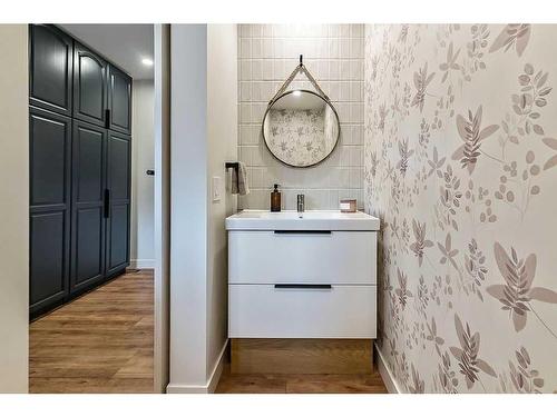 116 Canterbury Place Sw, Calgary, AB - Indoor Photo Showing Bathroom