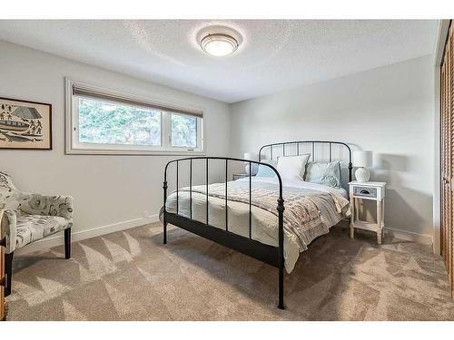 116 Canterbury Place Sw, Calgary, AB - Indoor Photo Showing Bedroom