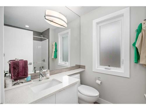 2343 22 Avenue Sw, Calgary, AB - Indoor Photo Showing Bathroom