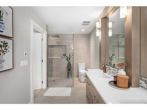 2343 22 Avenue Sw, Calgary, AB - Indoor Photo Showing Bathroom