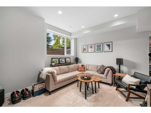 2343 22 Avenue Sw, Calgary, AB - Indoor Photo Showing Living Room