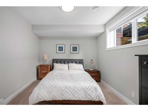 2343 22 Avenue Sw, Calgary, AB - Indoor Photo Showing Bedroom