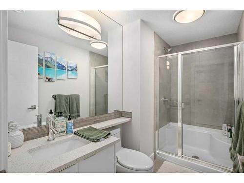 2343 22 Avenue Sw, Calgary, AB - Indoor Photo Showing Bathroom