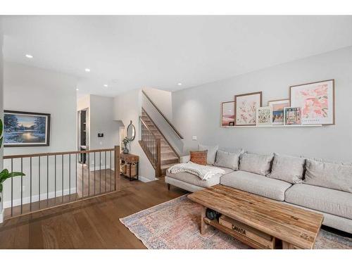 2343 22 Avenue Sw, Calgary, AB - Indoor Photo Showing Living Room