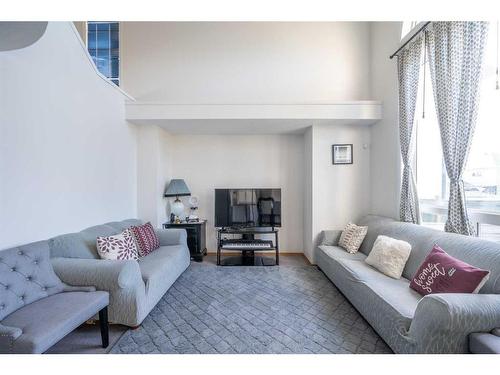 41 Martinvalley Place Ne, Calgary, AB - Indoor Photo Showing Living Room