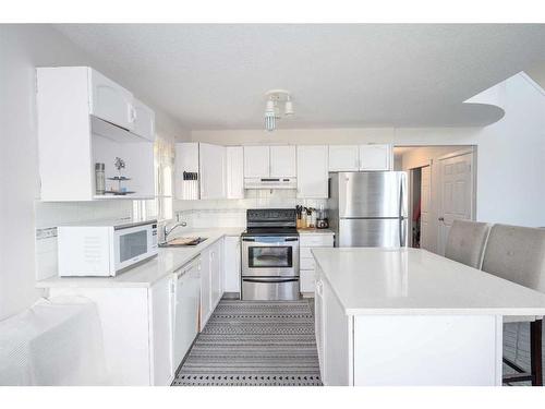 41 Martinvalley Place Ne, Calgary, AB - Indoor Photo Showing Kitchen