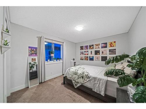 190 Windridge Road Sw, Airdrie, AB - Indoor Photo Showing Bedroom