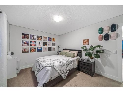 190 Windridge Road Sw, Airdrie, AB - Indoor Photo Showing Bedroom