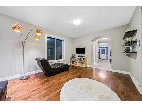 190 Windridge Road Sw, Airdrie, AB - Indoor Photo Showing Living Room