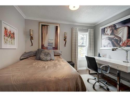 429 1 Street South, Vulcan, AB - Indoor Photo Showing Bedroom