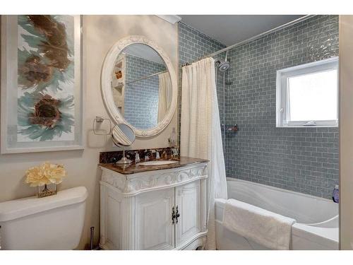 429 1 Street South, Vulcan, AB - Indoor Photo Showing Bathroom