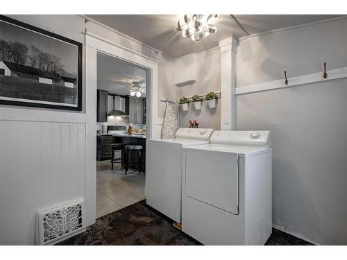 429 1 Street South, Vulcan, AB - Indoor Photo Showing Laundry Room