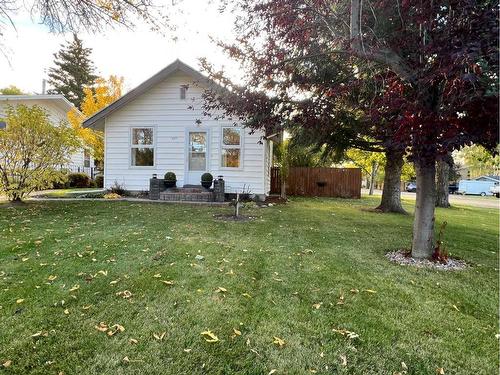 429 1 Street South, Vulcan, AB - Outdoor