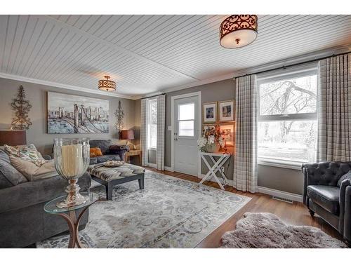 429 1 Street South, Vulcan, AB - Indoor Photo Showing Living Room