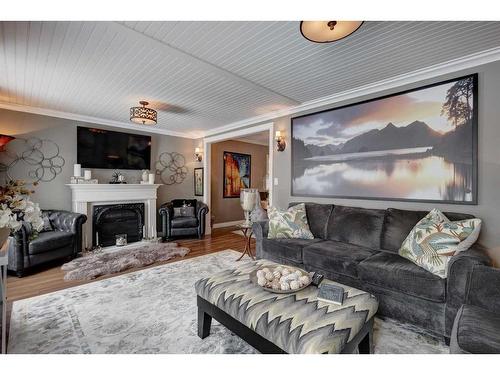 429 1 Street South, Vulcan, AB - Indoor Photo Showing Living Room With Fireplace