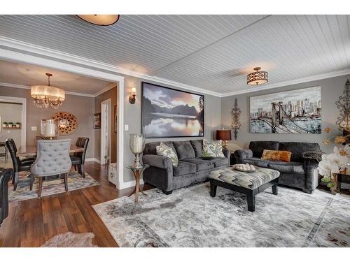 429 1 Street South, Vulcan, AB - Indoor Photo Showing Living Room