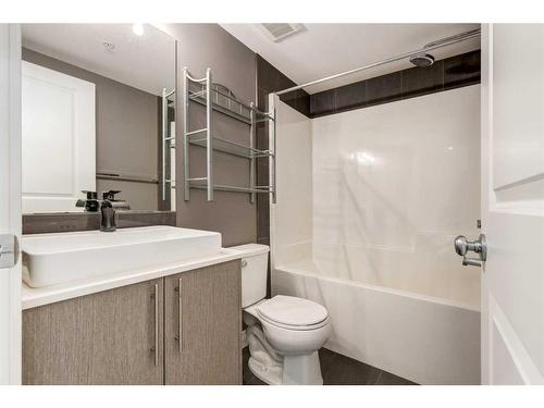 7112-302 Skyview Ranch Drive Ne, Calgary, AB - Indoor Photo Showing Bathroom