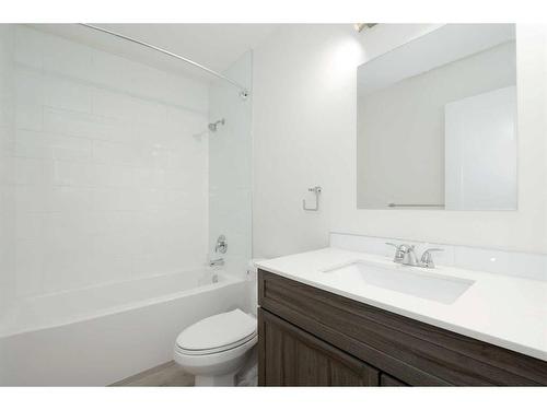 5137 17 Avenue Nw, Calgary, AB - Indoor Photo Showing Bathroom