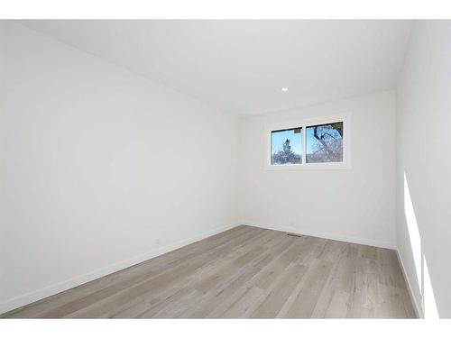 5137 17 Avenue Nw, Calgary, AB - Indoor Photo Showing Other Room