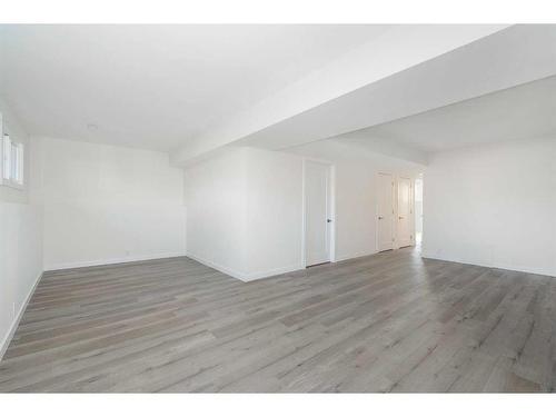 5137 17 Avenue Nw, Calgary, AB - Indoor Photo Showing Other Room