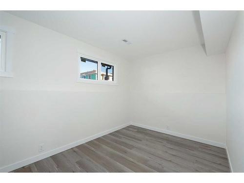 5137 17 Avenue Nw, Calgary, AB - Indoor Photo Showing Other Room