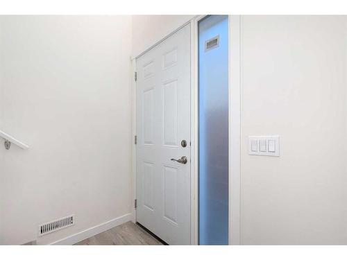 5137 17 Avenue Nw, Calgary, AB - Indoor Photo Showing Other Room