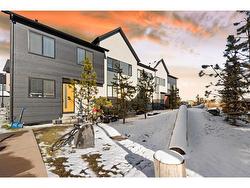 222 Redstone Crescent NORTH Calgary, AB T3N 1M4