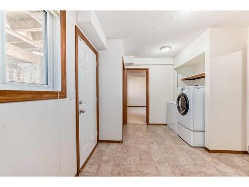 1010 13 Street Se, High River, AB - Indoor Photo Showing Laundry Room