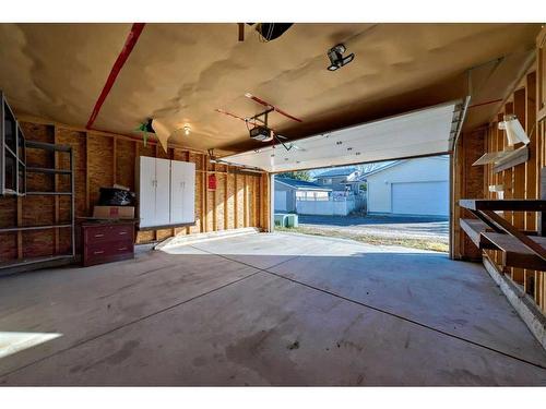 1010 13 Street Se, High River, AB - Indoor Photo Showing Garage